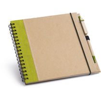 Bloc en carton reciclado goma elastica y boli personalizado verde claro Bloc en carton reciclado goma elastica y boli personalizado verde claro